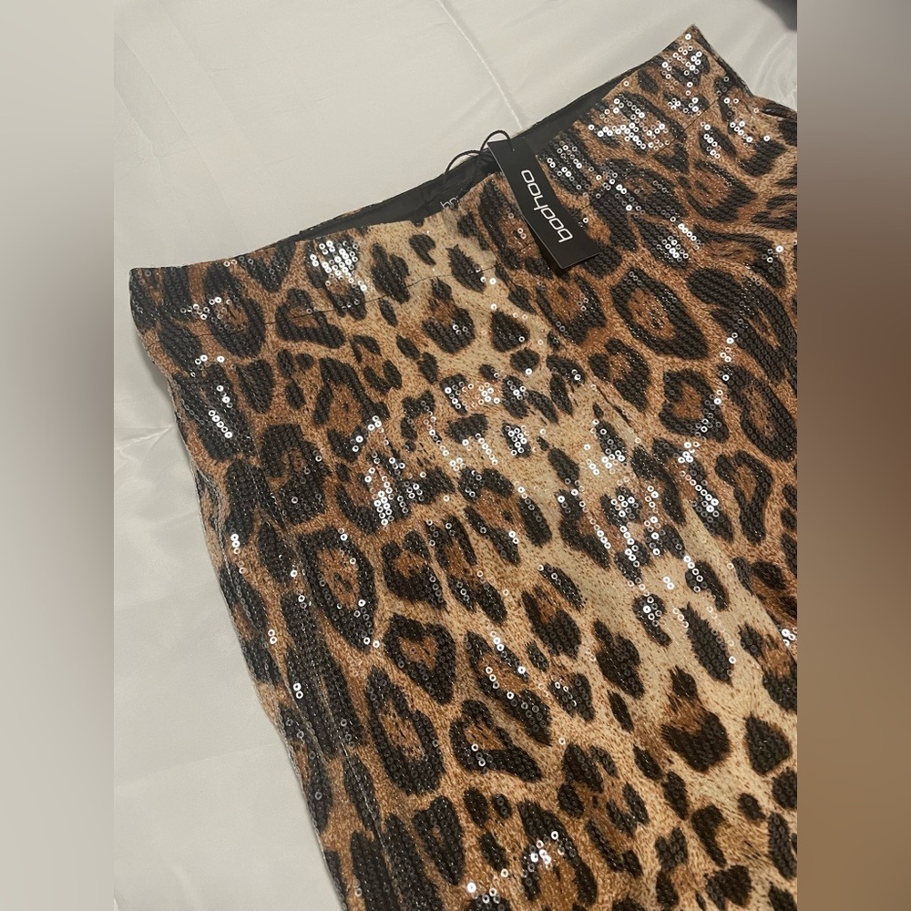 NWT Boohoo Leopard Print Flare trousers - Picture 4 of 5